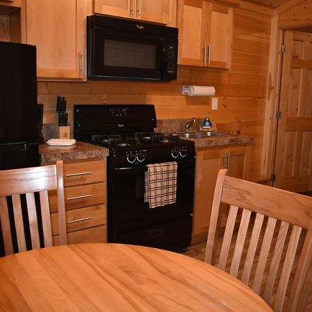 Tall Chief Camping Resort Cottage 1 Pleasant Hill Bagian luar foto
