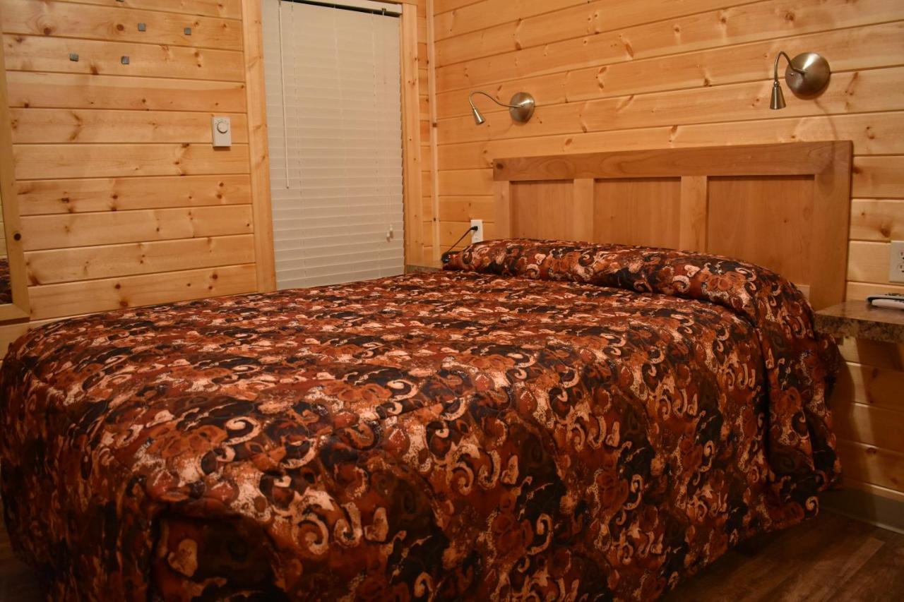 Tall Chief Camping Resort Cottage 1 Pleasant Hill Bagian luar foto