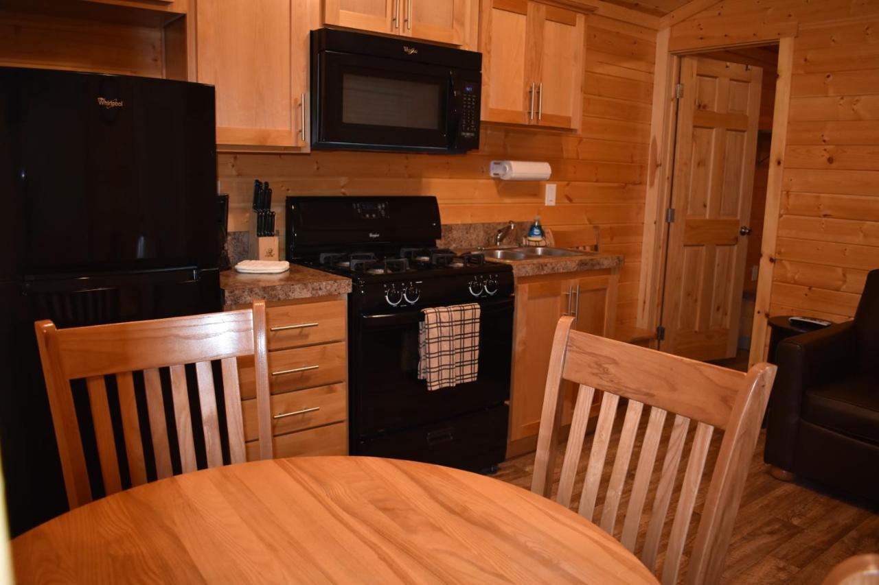 Tall Chief Camping Resort Cottage 1 Pleasant Hill Bagian luar foto
